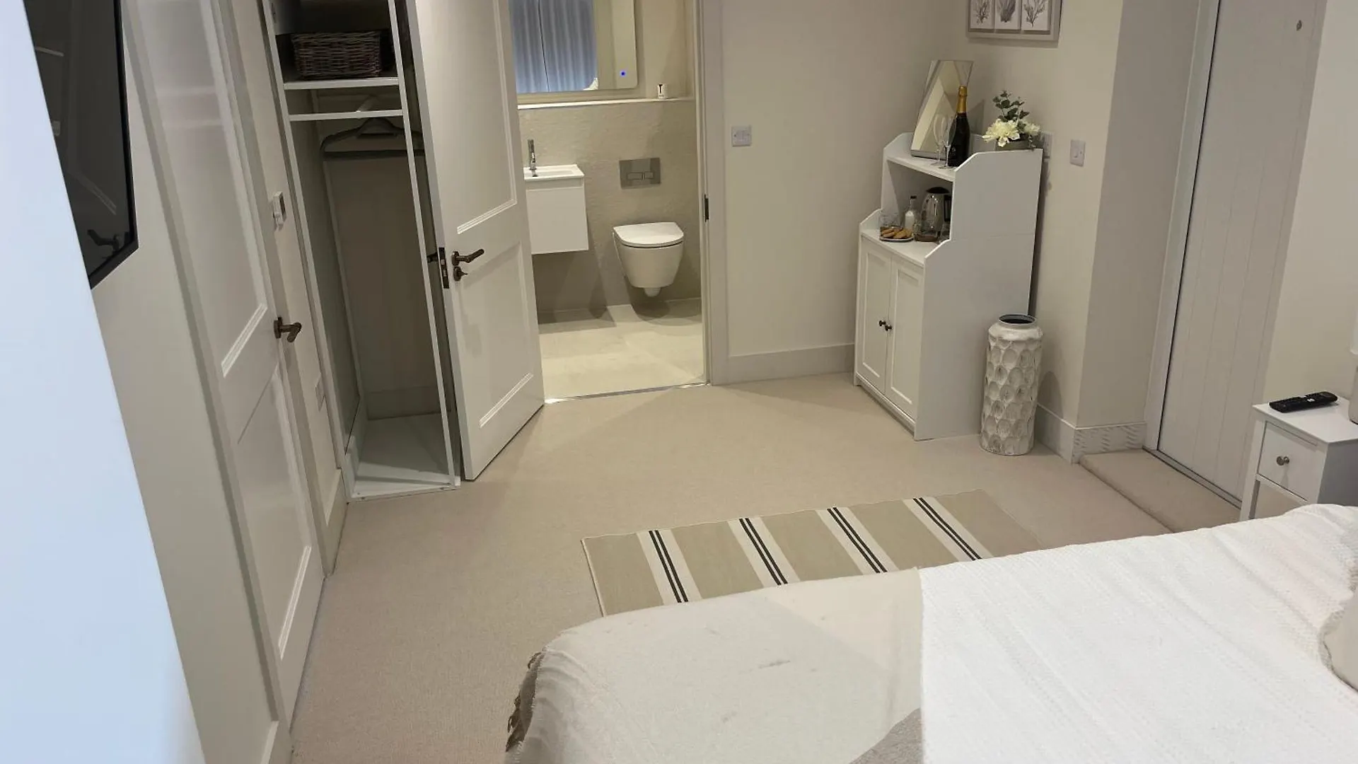 Mudeford Beach Guest Room 0*,